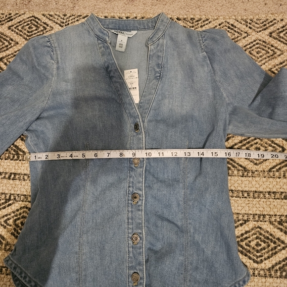 White House Black Market WHBM Outlet NWT jean Denim Fitted Shirt Size 8 - Picture 4 of 4